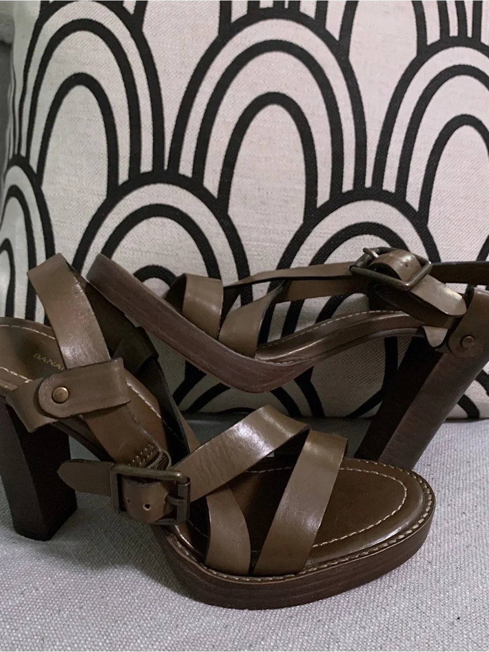 Banana Republic Strappy Sandals Heels Size 6.5
